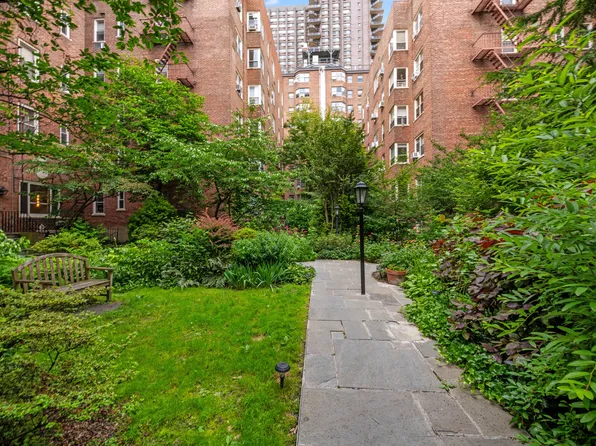 525 East 89th Street 2E image 18 of 18