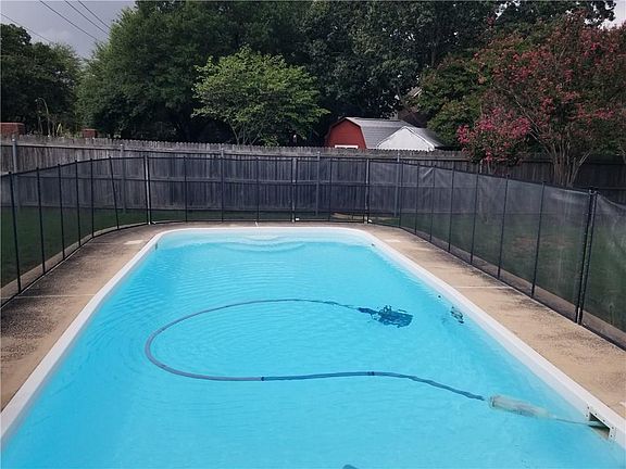 3rd image of 7801 Calvert Ln