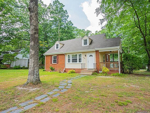 3rd image of 1320 Camden Dr