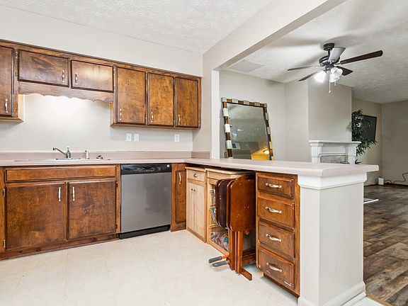 3rd image of 731 Lake Terrace Dr