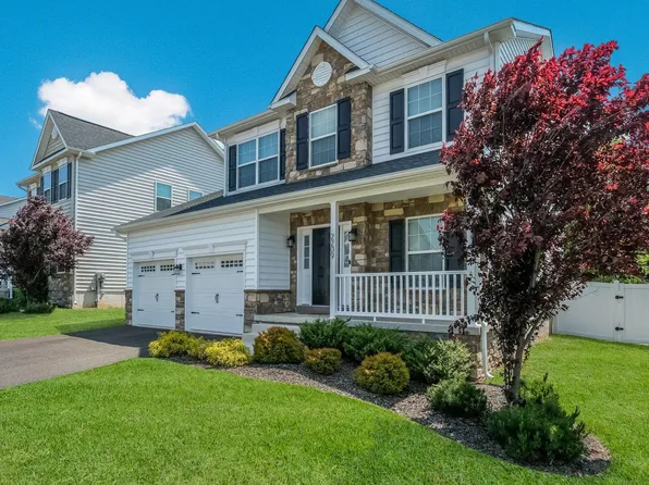 2209 Sunnyvale Dr, Pennsburg, PA 18073