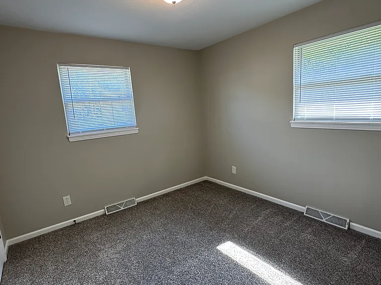 4933 N Oakley Ave — Photo 10