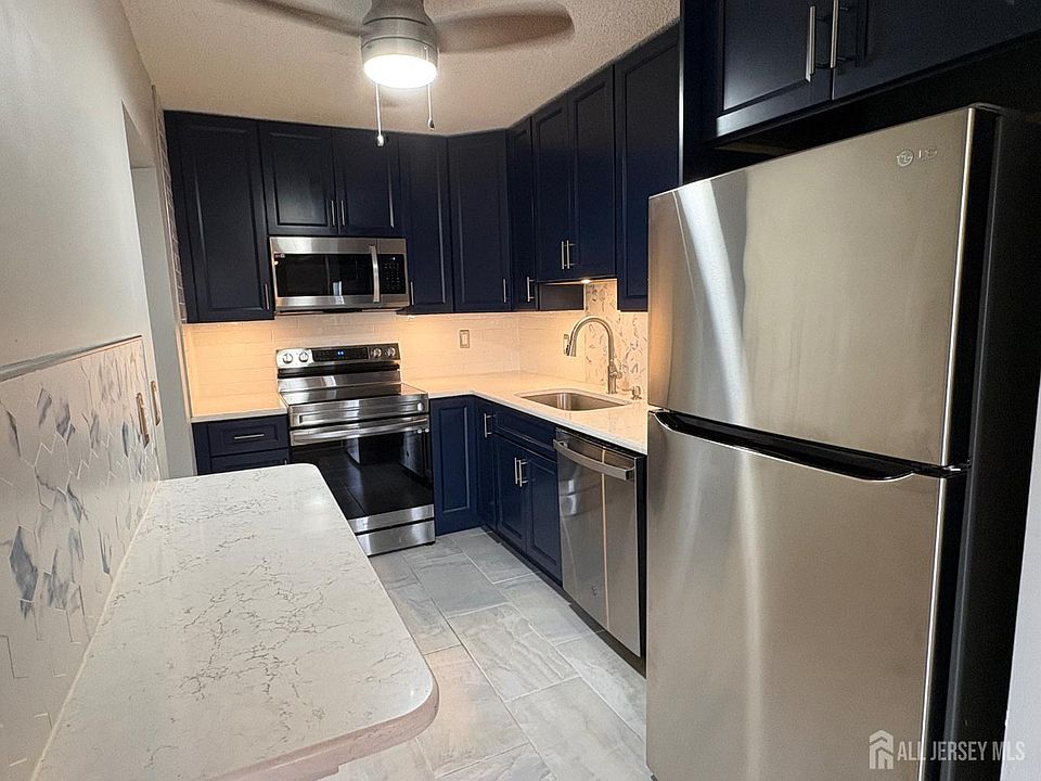 1st image of 10 N Wood Ave APT 419