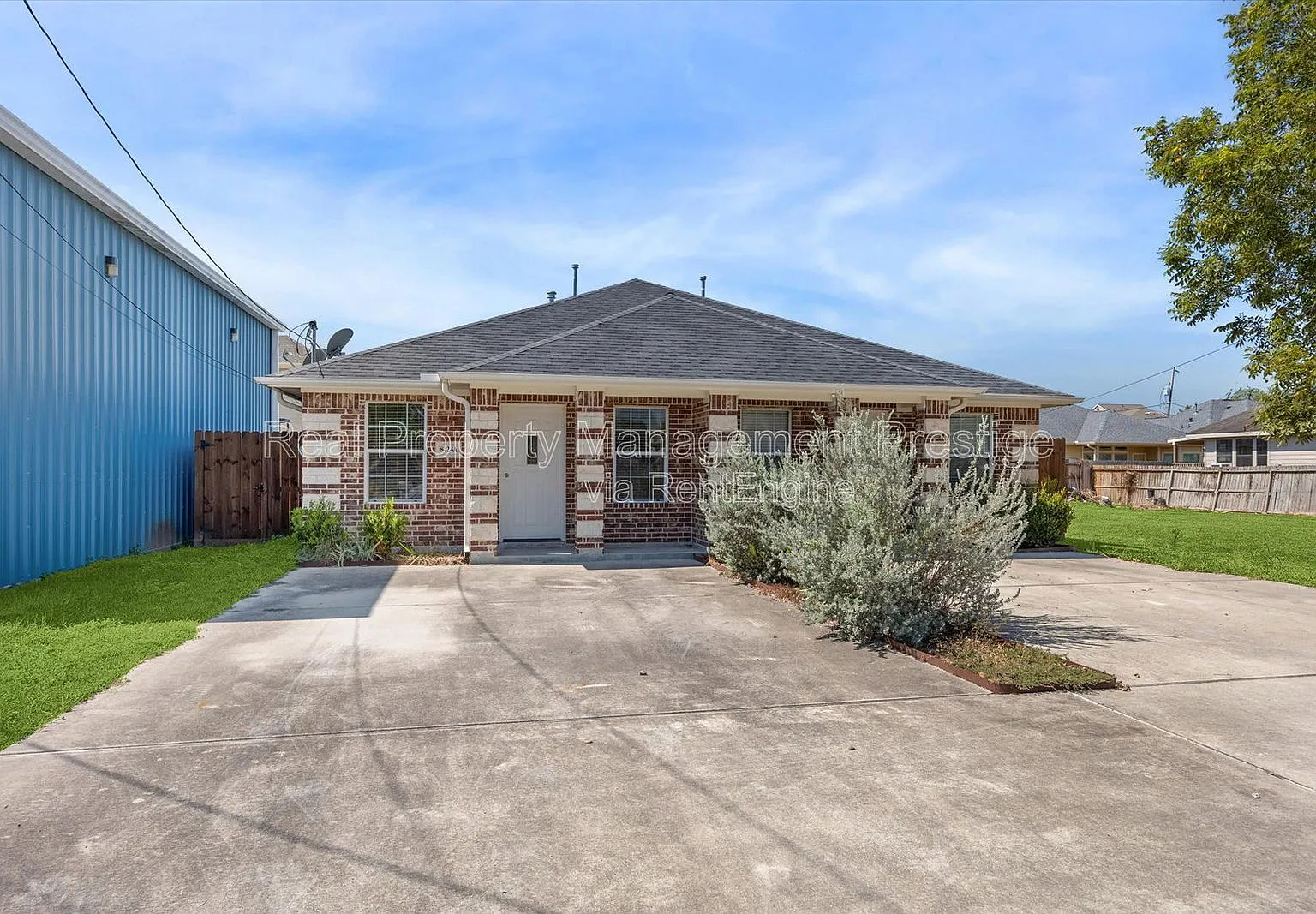 2 bed, 1.0 bath, 900 sqft, $1,200 — Photo 1