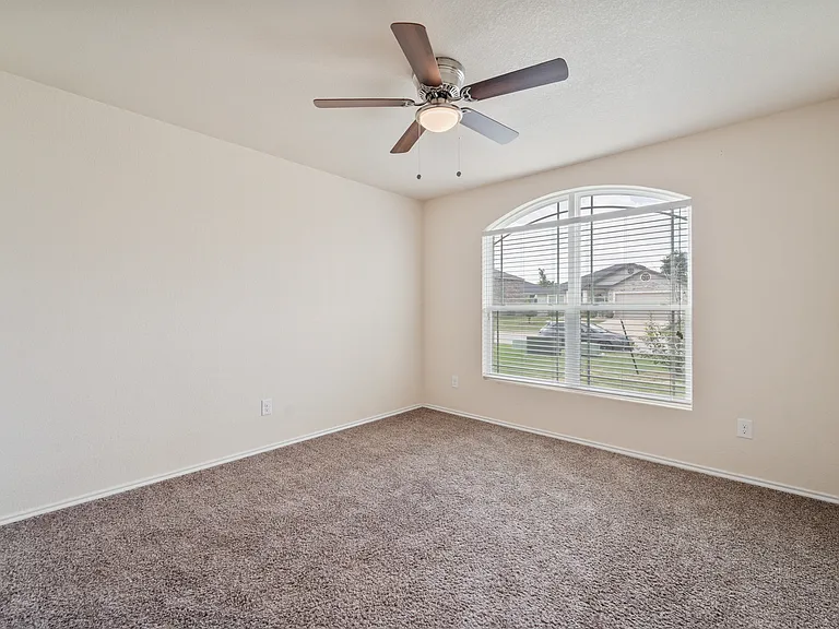 724 Liberty Valley Dr — Photo 17