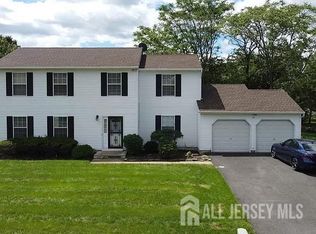 22 Karnell Dr, Piscataway, NJ 08854