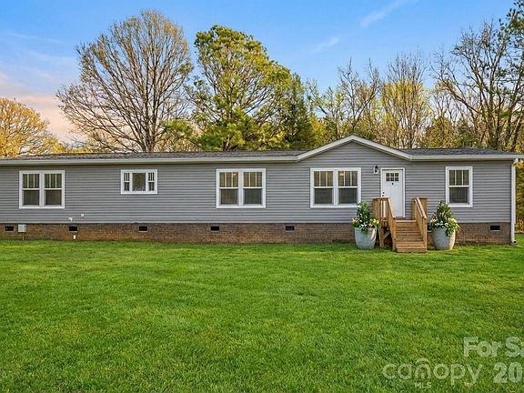 2nd image of 978 Old York Rd