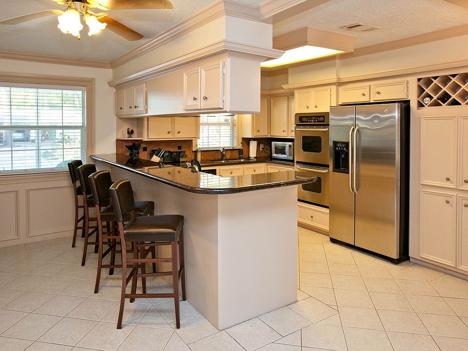 Light kitchen with breakfast bar
