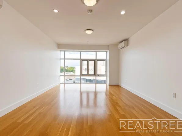 950 Hart Street image 1 of 6