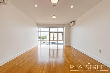 950 Hart Street, #201