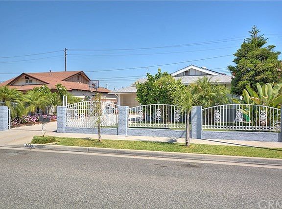 3rd image of 3638 Stichman Ave