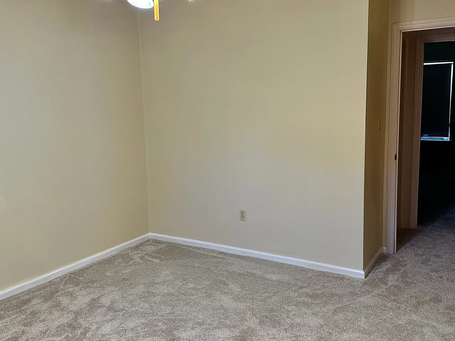 3 bed, 2.0 bath, 1246 sqft, $1,600 — Photo 2