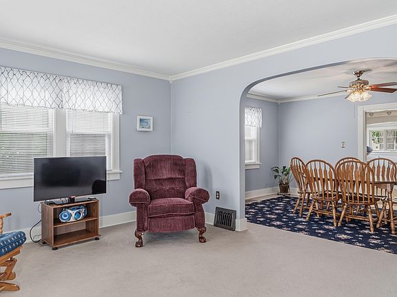 4th image of 360 Green St