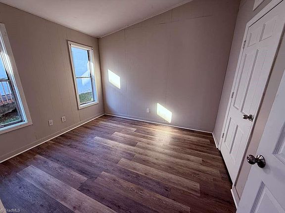 5th image of 412 Meredith St