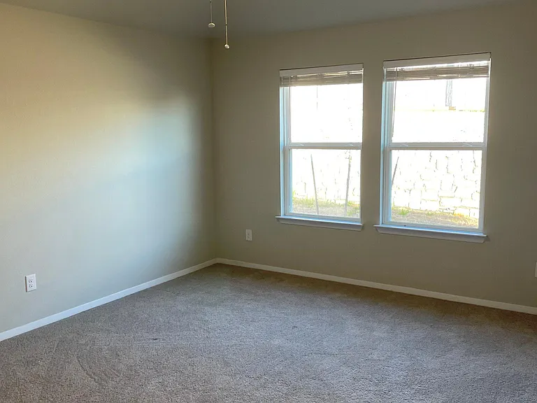 152 Shugart St — Photo 7