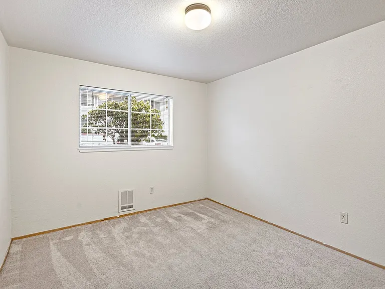 Heron View Apartment Homes — Photo 45