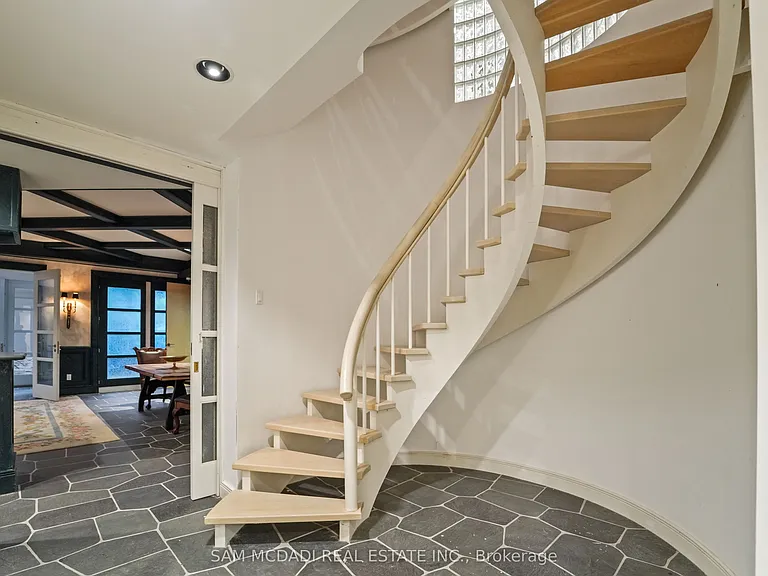 9 Flaherty Ln — Photo 36