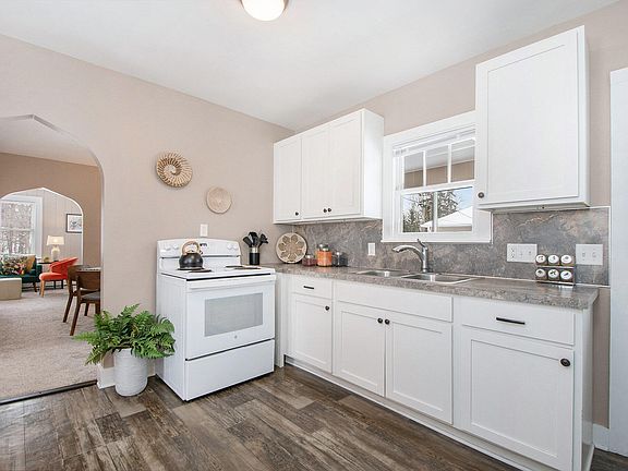 5th image of 2525 Dean Lake Ave NE