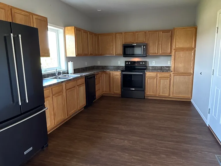 328 Wolf Ave — Photo 2