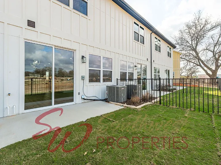 556 Galt Dr — Photo 19