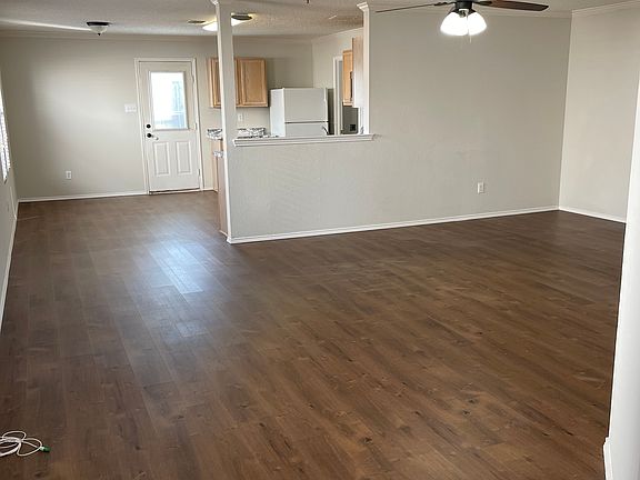 2nd image of 2521 Pecan Dr