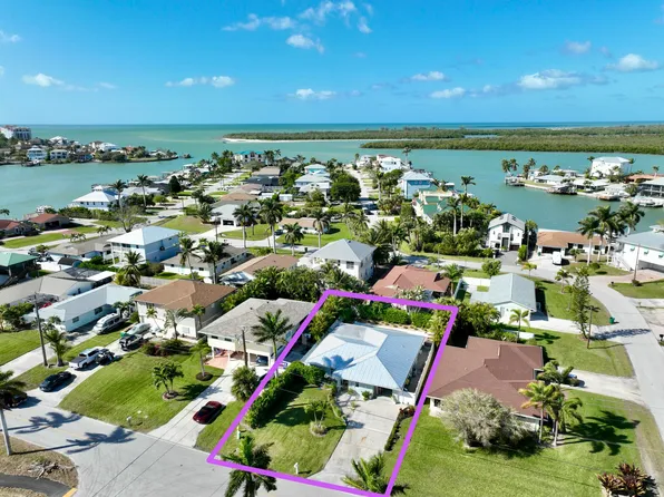 122 Capri Blvd, Naples, FL 34113