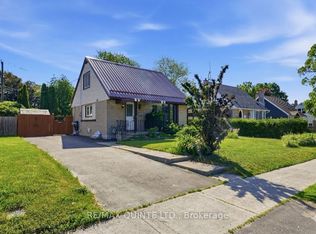 59 4th Ave, Quinte West, ON K8V 5N5
