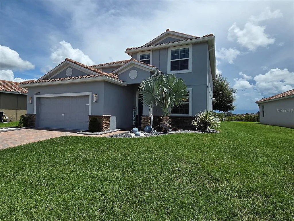 4 bed, 3.0 bath, 2600 sqft, $2,900 — Photo 2
