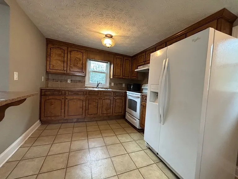 2217 Camille Dr — Photo 4