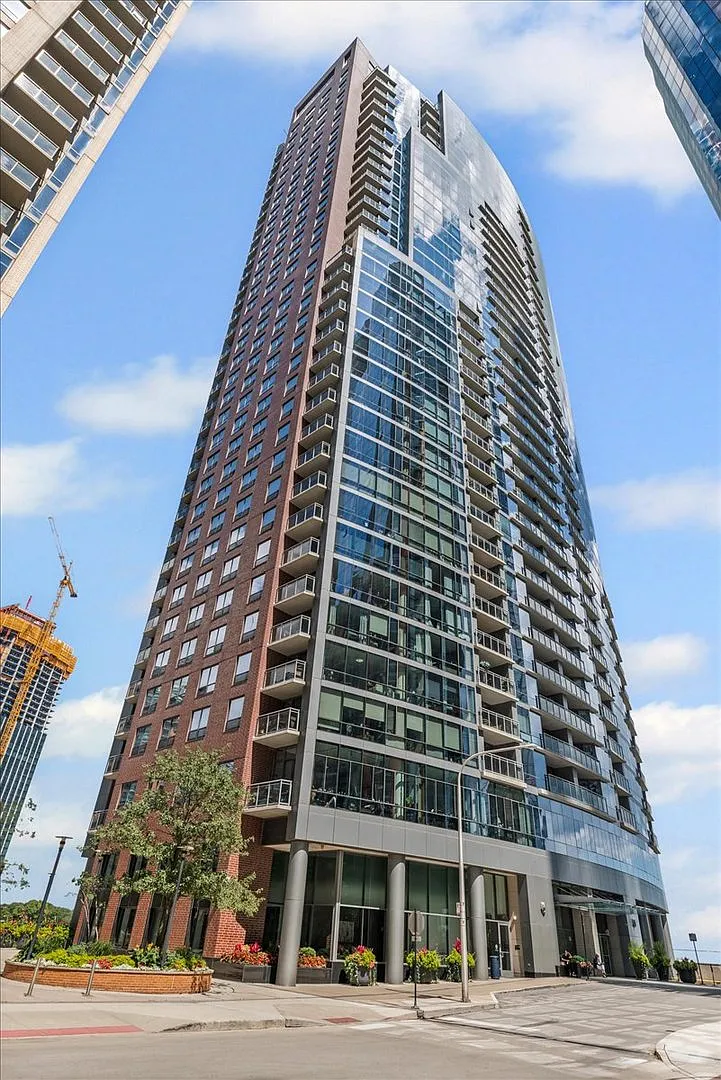 2 bed, 1102 sqft, $4,350 — Photo 1