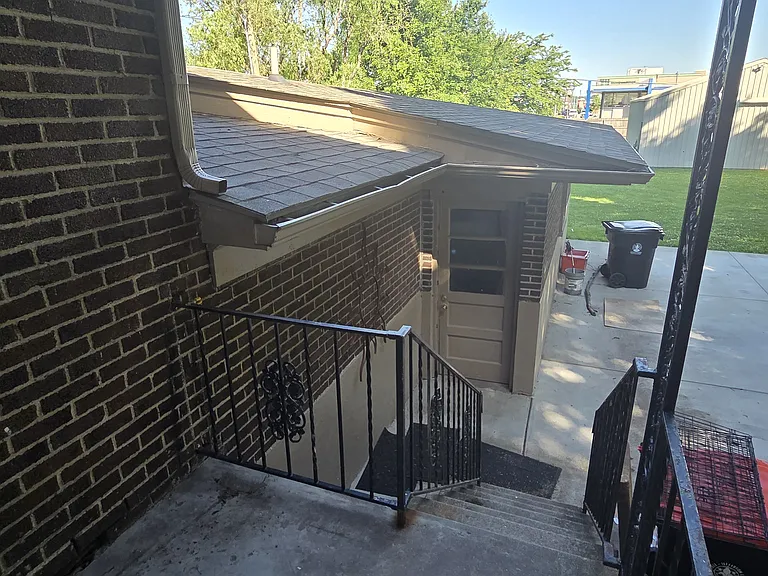 2201 Bashford Manor Ln — Photo 21