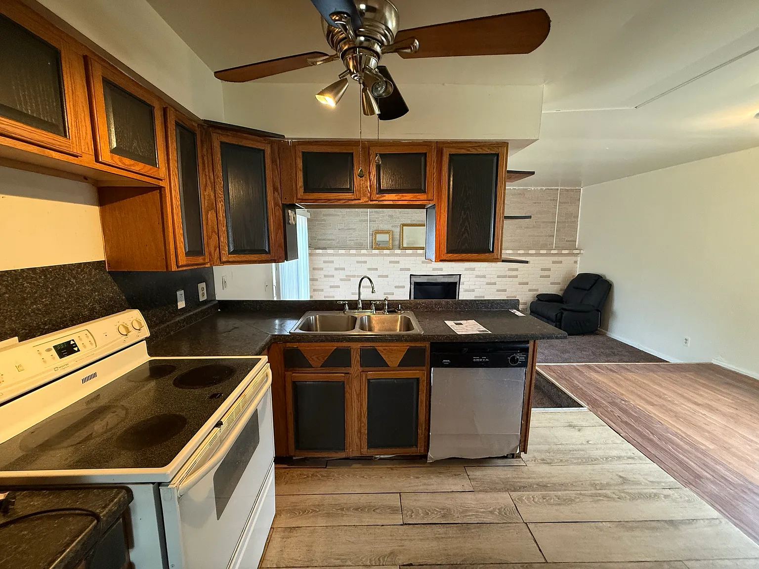 3 bed, 1200 sqft, $1,200 — Photo 3