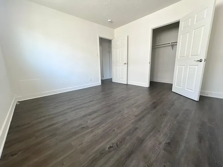 9016 Orion Ave #B17 — Photo 2