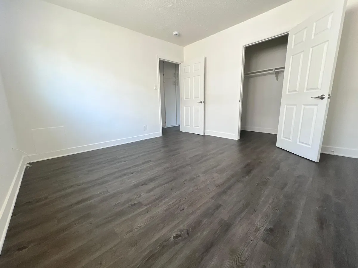Building Photo - 9016 Orion Ave #Z17