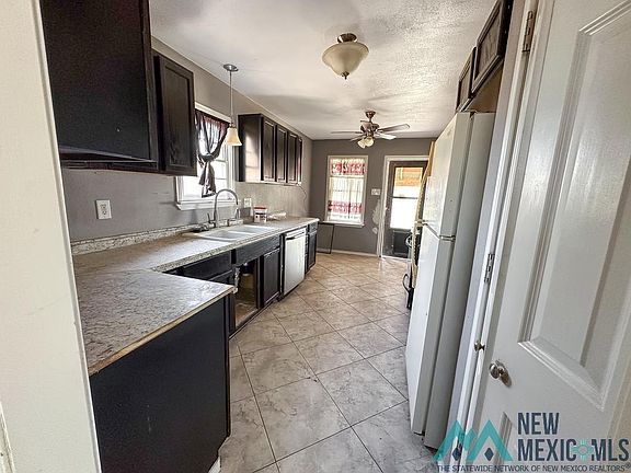 5th image of 411 Margaret St