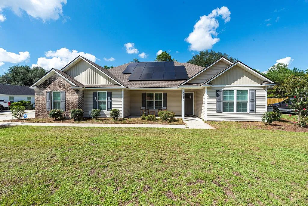 4 bed, 2.0 bath, 1882 sqft, $2,200 — Photo 1