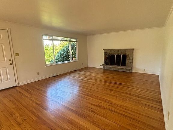 4th image of 6524 26th Ave NE #A