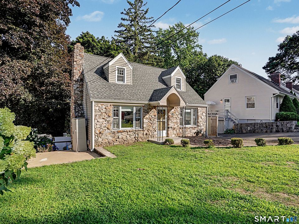 1st image of 555 Lakeside Drive