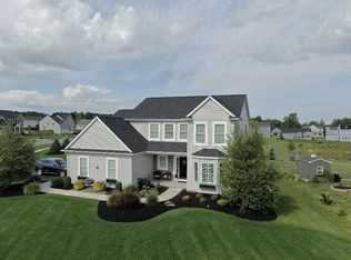 5444 Sycamore Ln, Hamburg, NY 14075