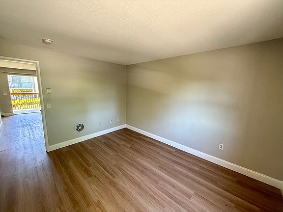 4th image of 309 Crystal Ave #12C