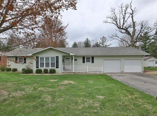 1614 Seymour Ave, Hillsboro, IL 62049