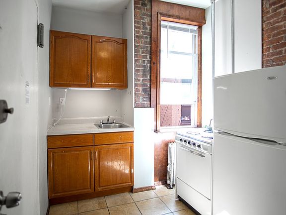3rd image of 235 W 18th St APT 4RW