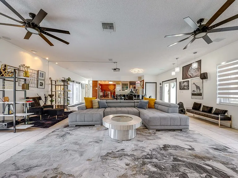 3609 SW 58th Ave — Photo 14