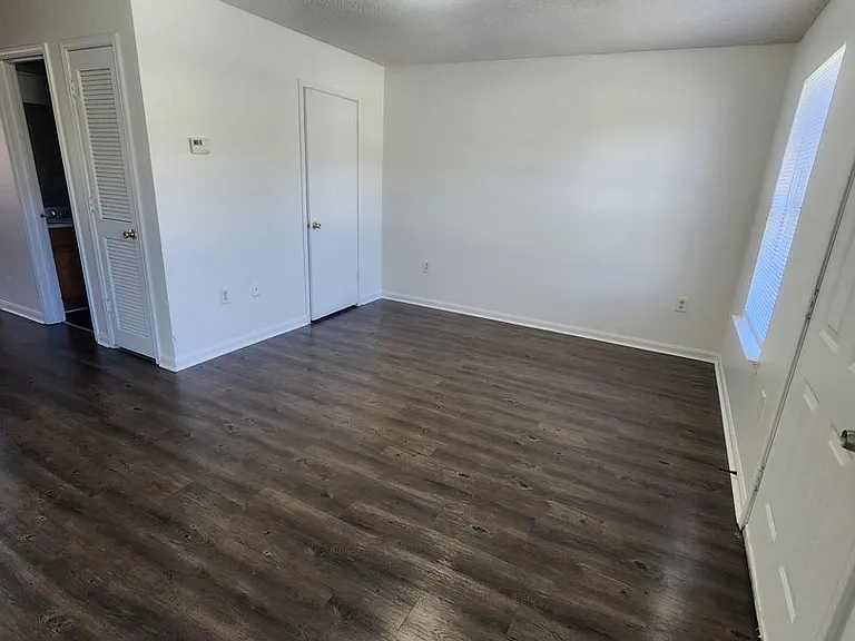 Castlewood Apartments - Huntsville, AL — Photo 7