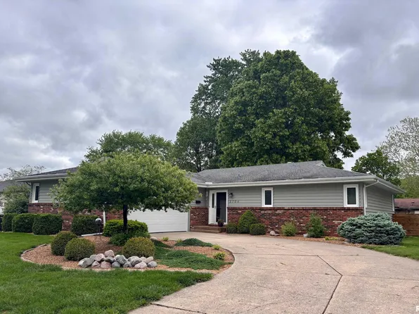 2704 Interlacken Dr, Springfield, IL 62704