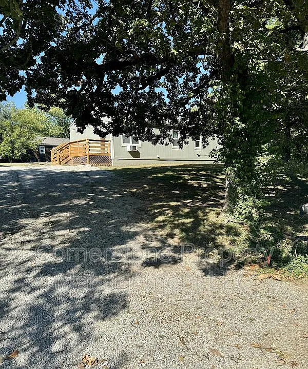 8170 Oak Dr