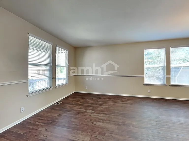 13725 Kearney St — Photo 6