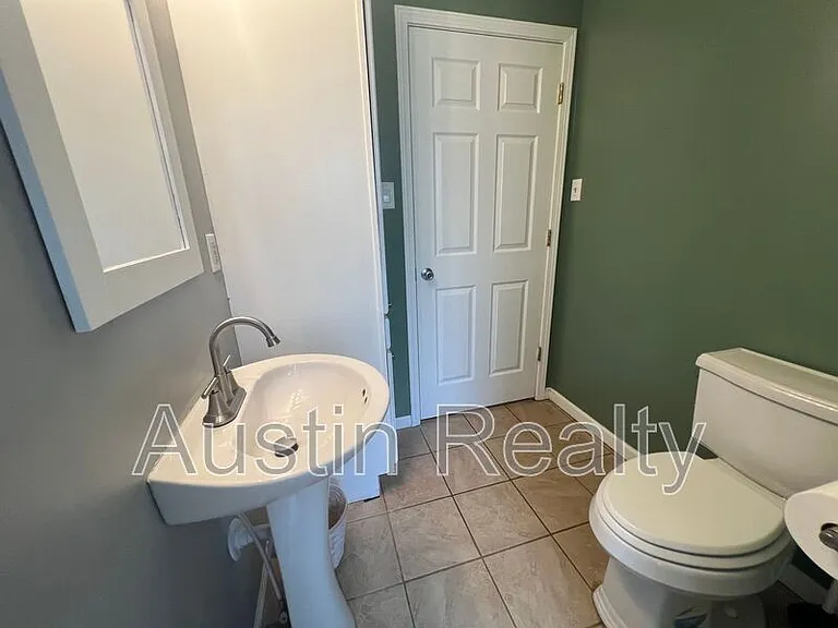 13166 E Ln — Photo 8