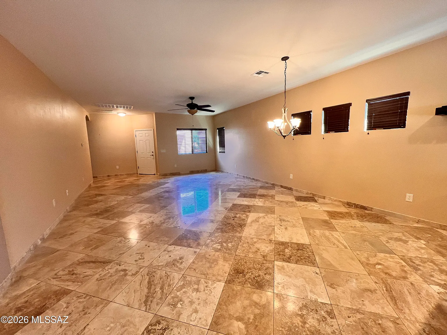 4 bed, 3.0 bath, 1910 sqft, $2,295 — Photo 3