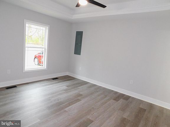 5th image of 11190 Round Hill Estate Dr